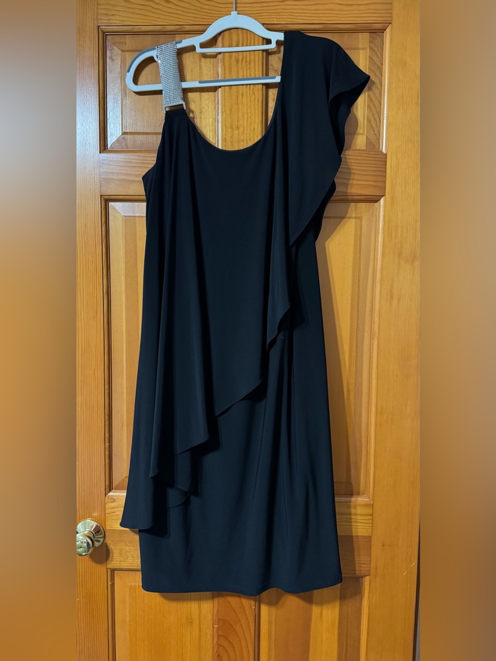 Black One-Shoulder Asymmetrical Cocktail Dress with Embellished Strap